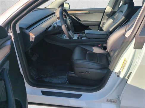 Used 2023 Tesla Model Y AWD image 17