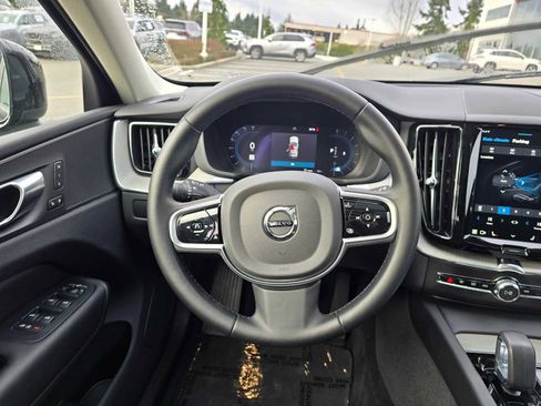 Used 2025 Volvo XC60 B5 Plus image 21