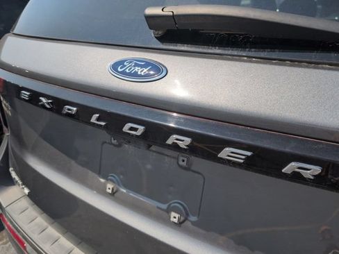 Used 2025 Ford Explorer Active RWD image 9