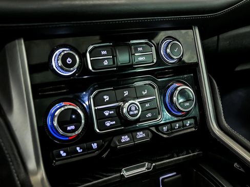 Used 2023 GMC Yukon XL Denali AWD/4WD image 25