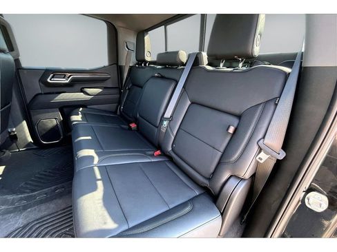 Used 2024 Chevrolet Silverado 1500 LT Trail Boss w/ LT Trail Boss Premium Package AWD/4WD image 23