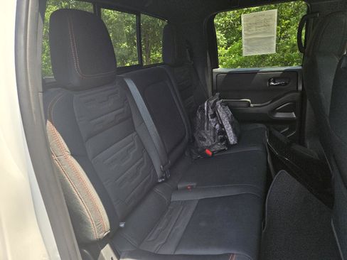 Used 2024 Nissan Frontier PRO-4X w/ Technology Package AWD/4WD image 27