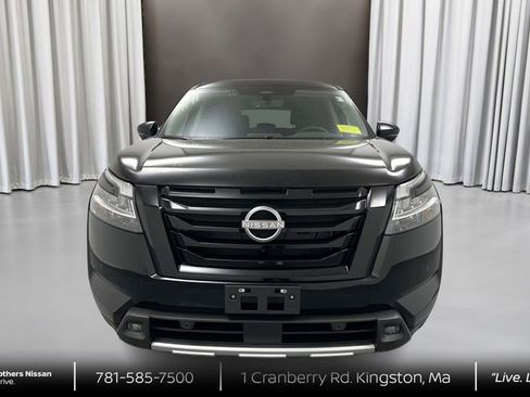 Certified 2024 Nissan Pathfinder SL w/ Black Appearance Package AWD/4WD image 2