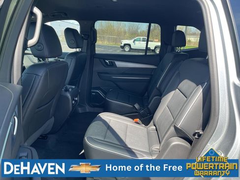 Used 2025 Buick Enclave Preferred AWD/4WD image 25