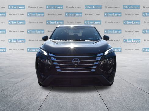 Used 2025 Nissan Rogue SV image 2