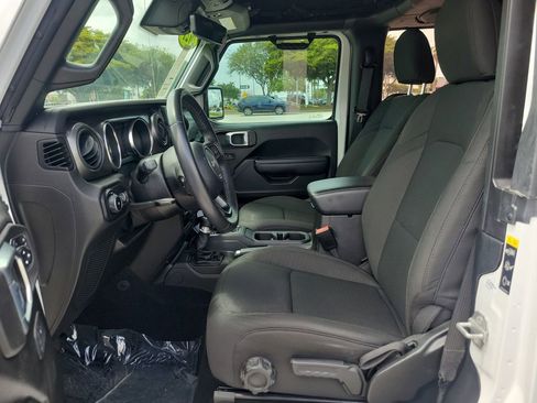 Used 2021 Jeep Wrangler Sport AWD/4WD image 18