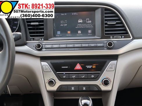 Used 2017 Hyundai Elantra SE image 18