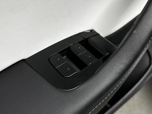 Used 2020 Tesla Model 3 Performance image 11