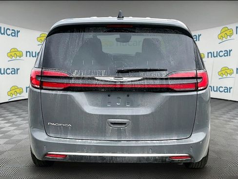 Used 2023 Chrysler Pacifica Touring-L FWD image 5