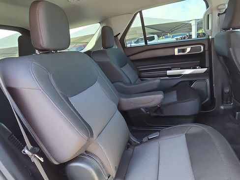 Used 2023 Ford Explorer XLT RWD image 17