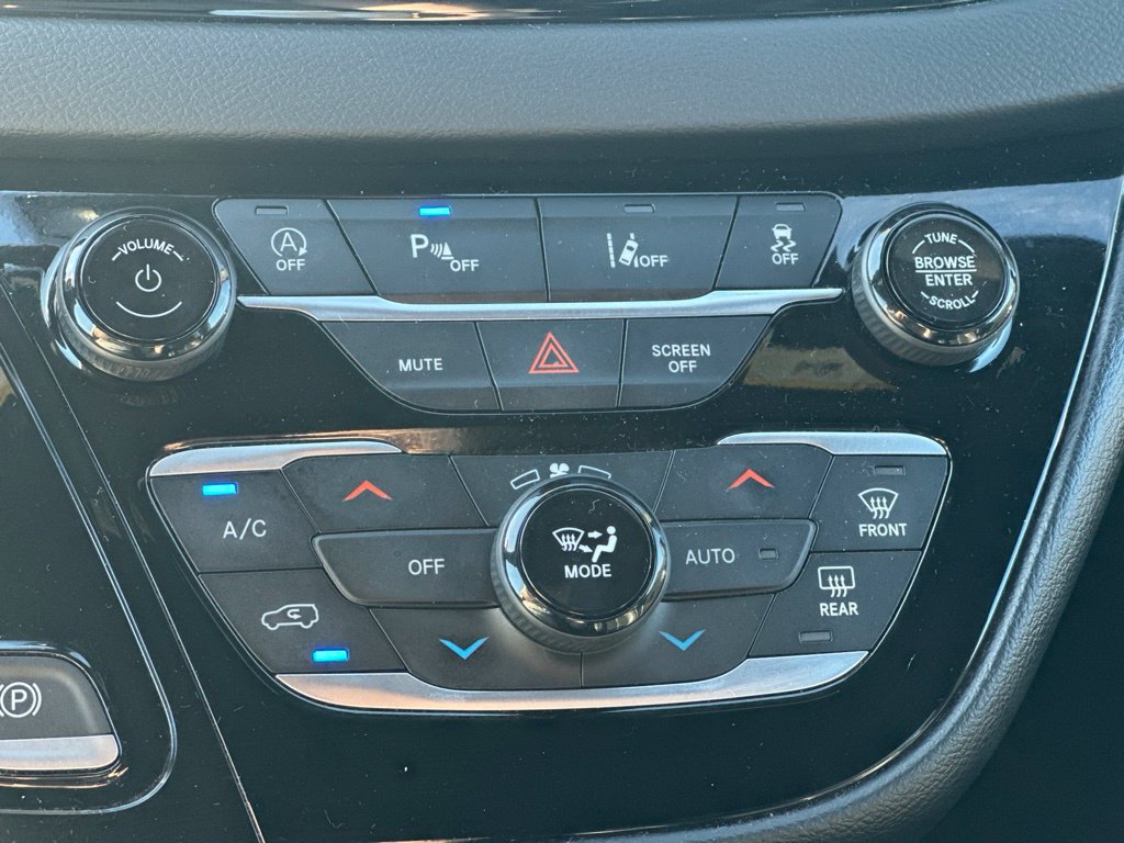 Used 2025 Chrysler Pacifica Select FWD image 25