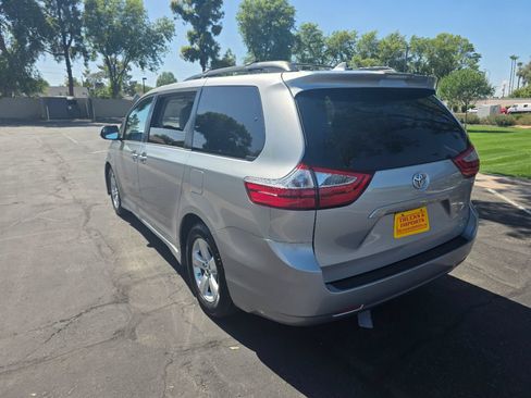 Used 2018 Toyota Sienna LE FWD image 7