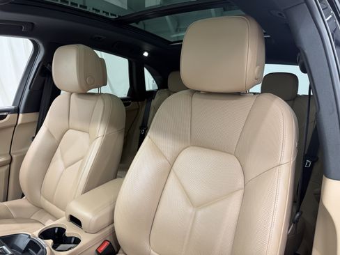 Certified 2023 Porsche Macan S AWD/4WD image 34