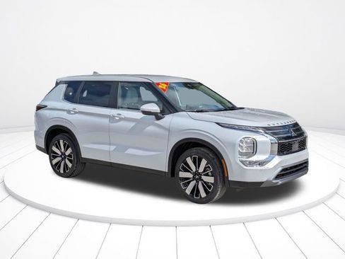 New 2026 Mitsubishi Outlander SE FWD image 2