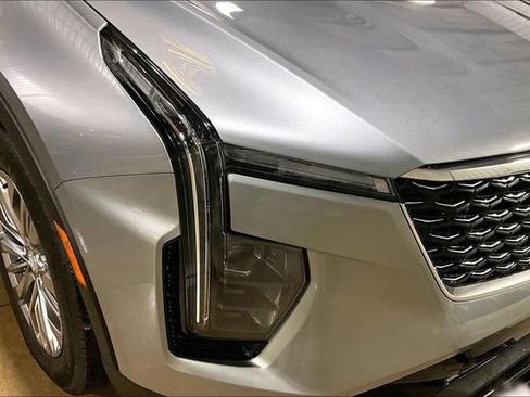 Used 2024 Cadillac XT4 Premium Luxury image 4