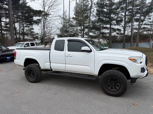 Used 2017 Toyota Tacoma SR w/ SR Convenience Package image 5