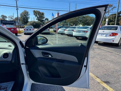 Used 2016 Chevrolet Cruze LS image 13