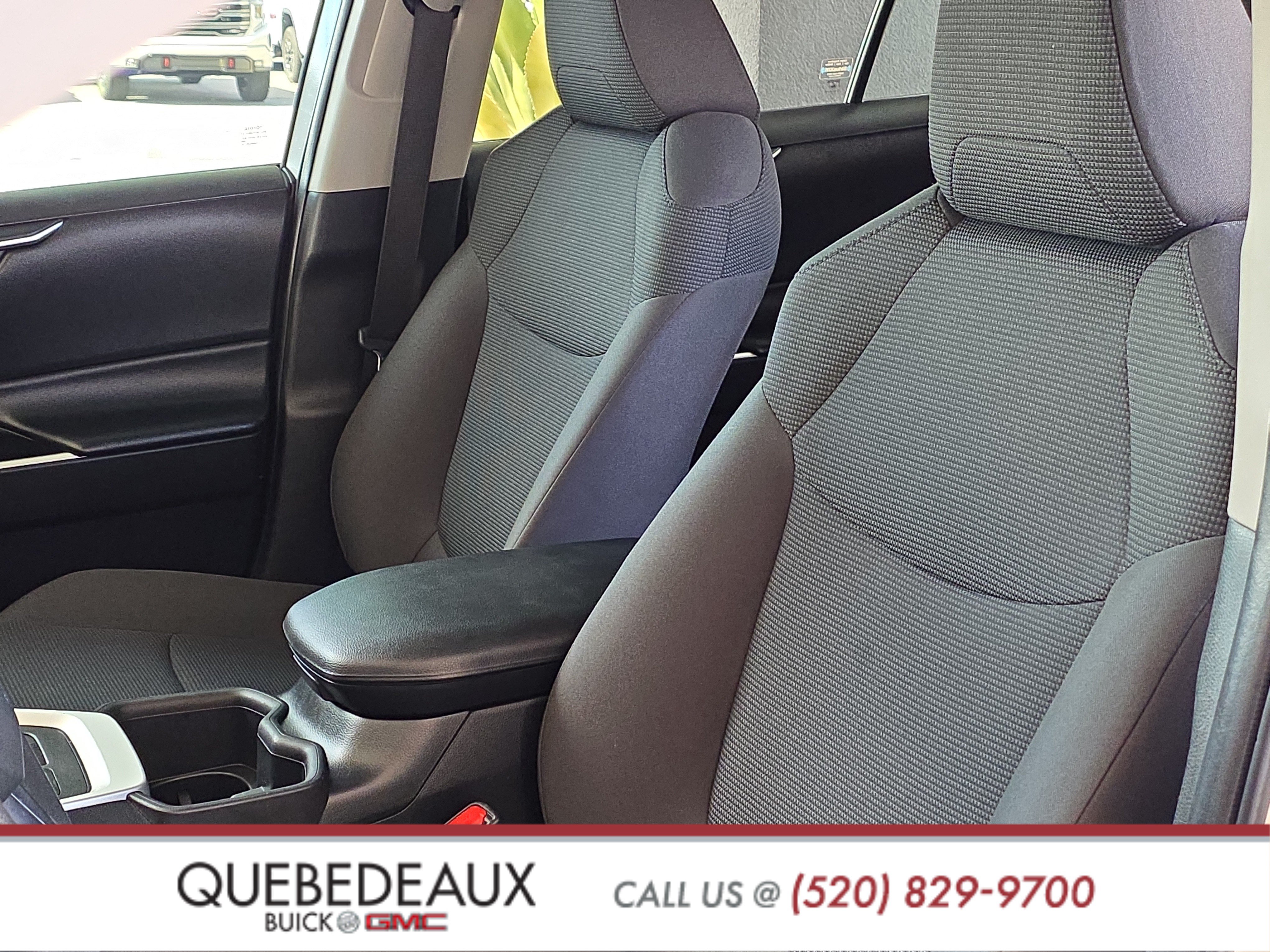 Used 2022 Toyota RAV4 LE FWD image 11