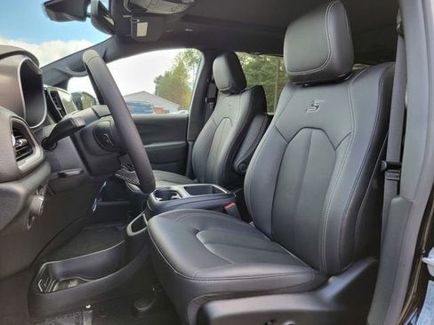 New 2026 Chrysler Pacifica Select w/ S Appearance Package AWD/4WD image 19