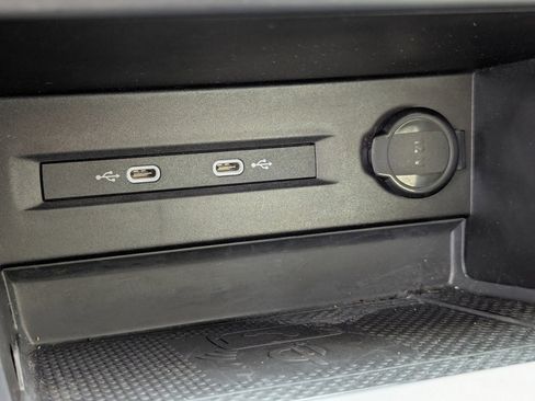 Used 2022 Volkswagen Taos SE image 22