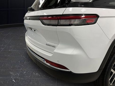 New 2025 Jeep Grand Cherokee Limited w/ Trailer Tow Package image 33