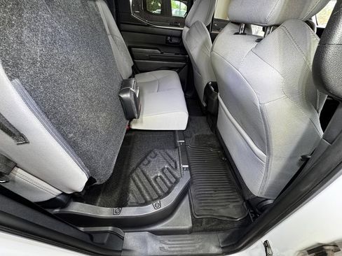 Certified 2025 Toyota Tacoma SR5 AWD/4WD image 57