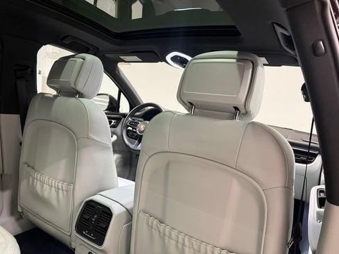 Certified 2026 Porsche Macan AWD/4WD image 25