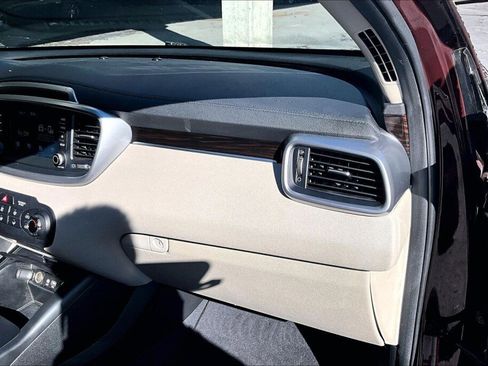 Used 2020 Kia Sorento LX AWD/4WD image 11