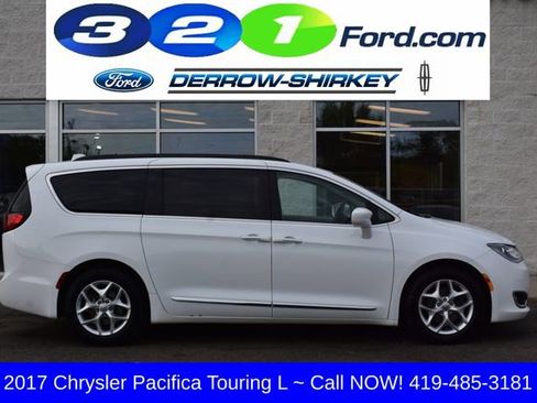 Used 2017 Chrysler Pacifica Touring-L w/ Tire & Wheel Group FWD image 3