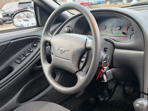 Used 2004 Ford Mustang Convertible image 23
