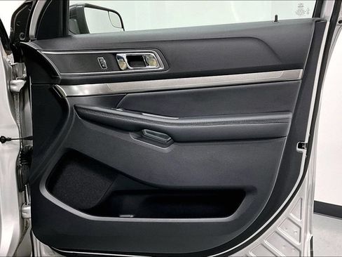 Used 2019 Ford Explorer XLT FWD image 22