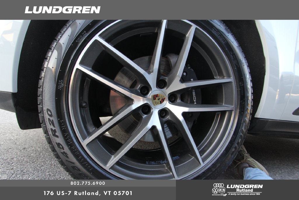 Used 2025 Porsche Macan AWD/4WD image 33