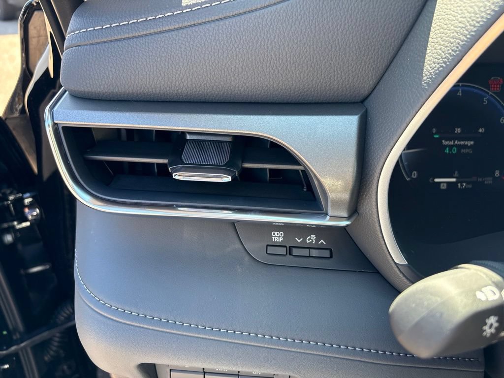 Certified 2026 Toyota Highlander Limited AWD/4WD image 22