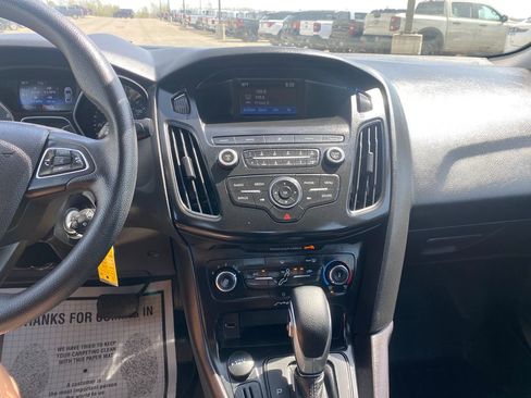 Used 2018 Ford Focus SE w/ SE Appearance Package image 11