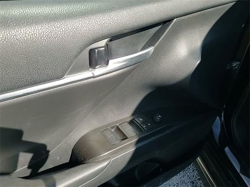 Used 2024 Toyota Camry SE image 10