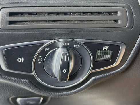 Used 2019 Mercedes-Benz GLC 300 4MATIC image 17