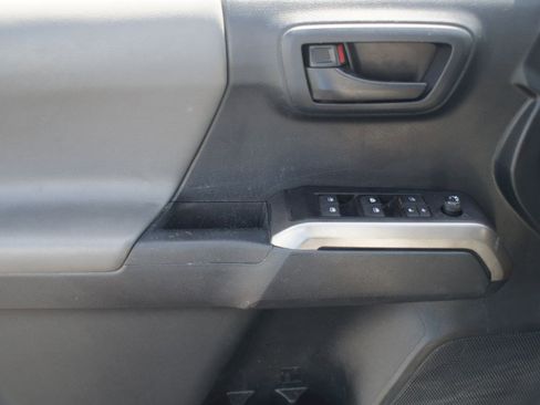 Used 2019 Toyota Tacoma SR5 AWD/4WD image 29