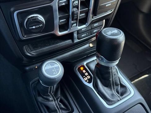 Used 2023 Jeep Wrangler Unlimited Sahara w/ Cold Weather Group AWD/4WD image 17