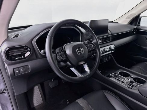 Certified 2025 Honda Pilot Touring image 9