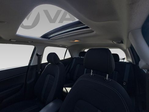 Used 2024 Hyundai Venue SEL image 4