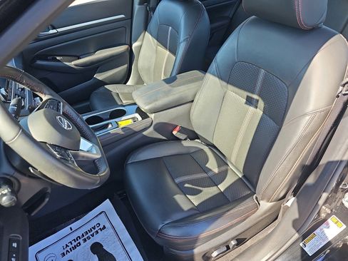 Used 2024 Nissan Altima 2.5 SR FWD image 17