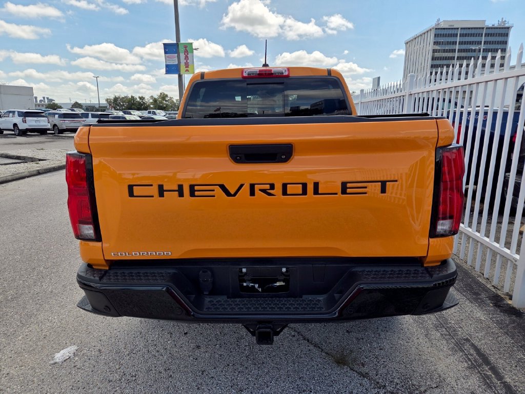 Used 2025 Chevrolet Colorado Z71 w/ Technology Package AWD/4WD image 8