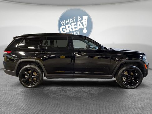Used 2023 Jeep Grand Cherokee L Laredo AWD/4WD image 2