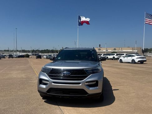 Used 2020 Ford Explorer XLT w/ Equipment Group 202A RWD image 6