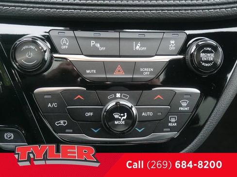 New 2027 Chrysler Pacifica Limited FWD image 32