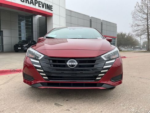 Used 2025 Nissan Versa SV image 3