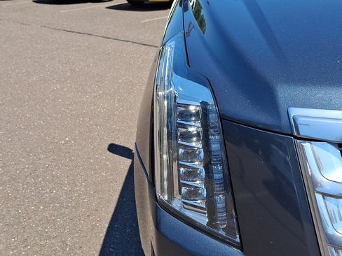 Used 2020 Cadillac Escalade Luxury w/ LPO, Radiant Package AWD/4WD image 9