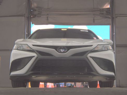 Used 2023 Toyota Camry SE FWD image 3