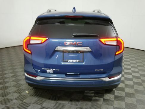 Used 2024 GMC Terrain Denali w/ Denali Premium Package image 4