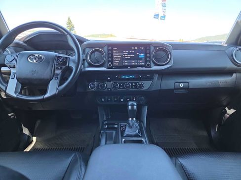 Used 2022 Toyota Tacoma TRD Off-Road w/ TRD Premium Off Road Package AWD/4WD image 18